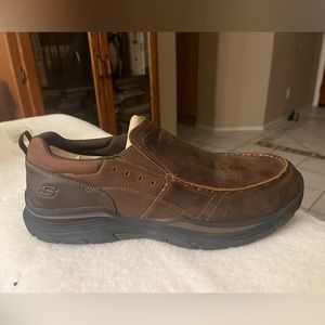 Men’s Leather Sketcher Dark Brown “Seveno” slip on’s size 13 extra wide.